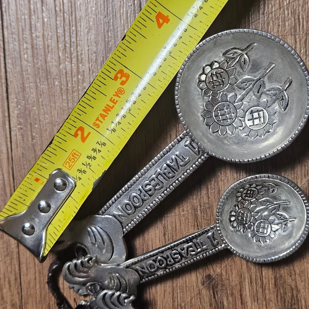Vintage Rooster Sunflower Metal Measuring Spoons Set 4 Farmhouse Country Cottage